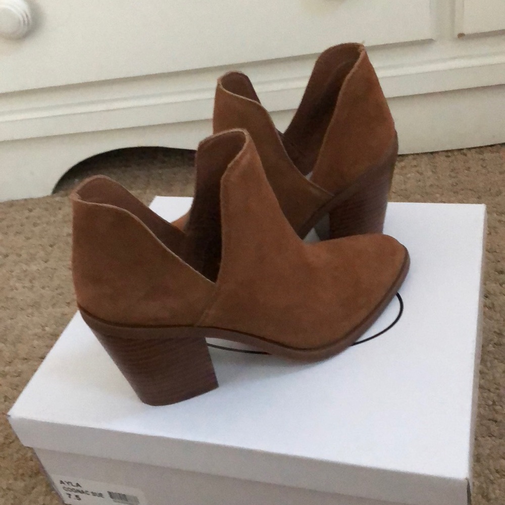 Steve Madden brown booties